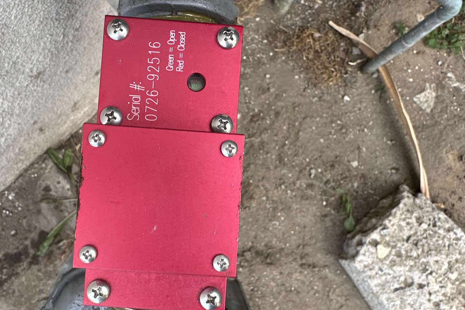 Seismic gas shut-off valve mounted on the service riser