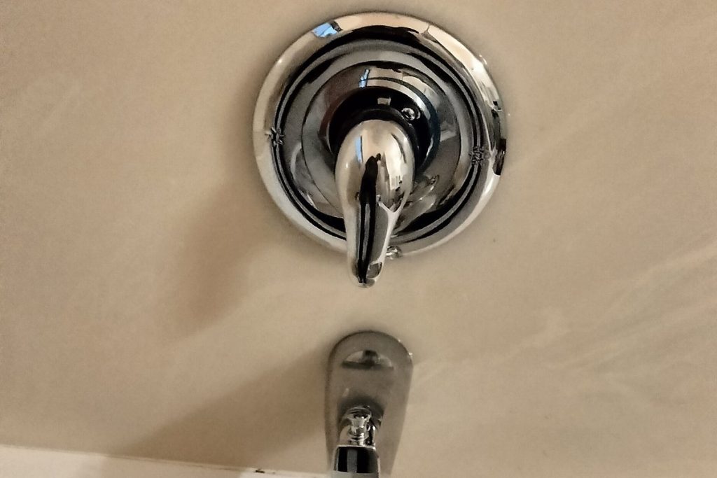 Tub filler and valve replaced in a bathroom