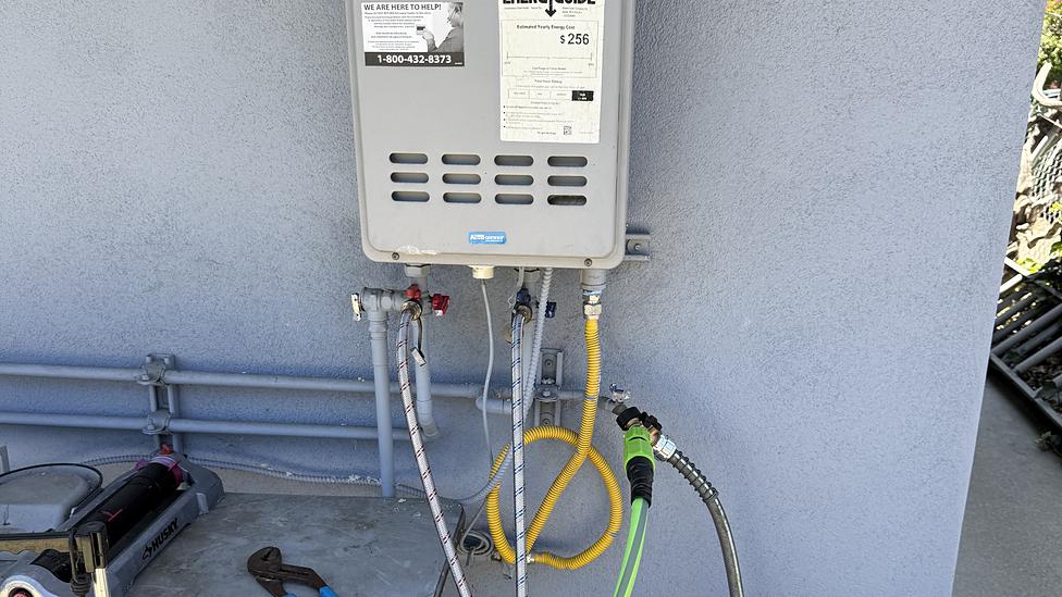 Rheem tankless water heater connected for a descaling flush